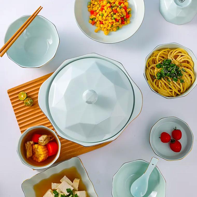景德镇陶瓷餐具!这个汤煲真的太好用啦!大容量装汤,盖子设计让